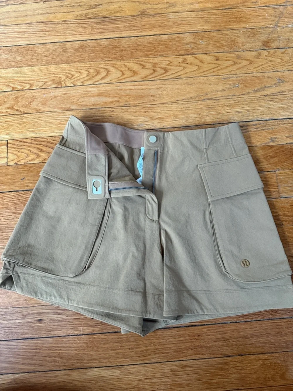 Lululemon High-Rise Cargo Pocket Women’s Shorts — Taupe - Picture 6 of 8